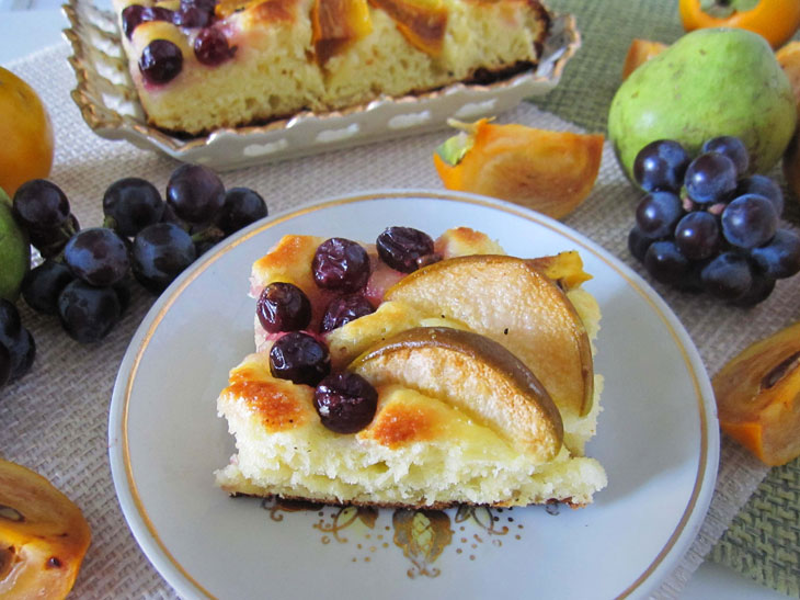 Elegant yeast pie with fruit - will successfully replace the cake on the table