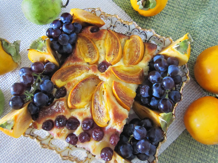 Elegant yeast pie with fruit - will successfully replace the cake on the table