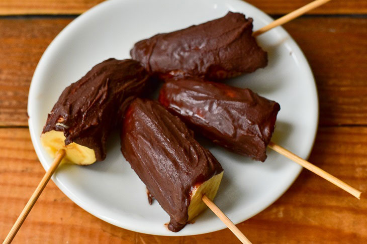 Bananas in chocolate - an amazing and very tasty dessert in 5 minutes