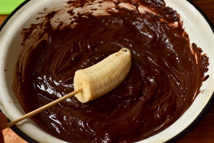 Bananas in chocolate - an amazing and very tasty dessert in 5 minutes