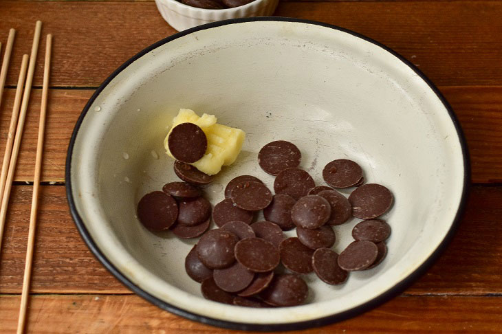 Bananas in chocolate - an amazing and very tasty dessert in 5 minutes