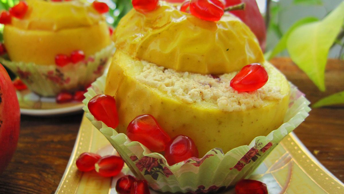 Baked apples with cottage cheese and pomegranate – an extremely elegant and tasty dessert