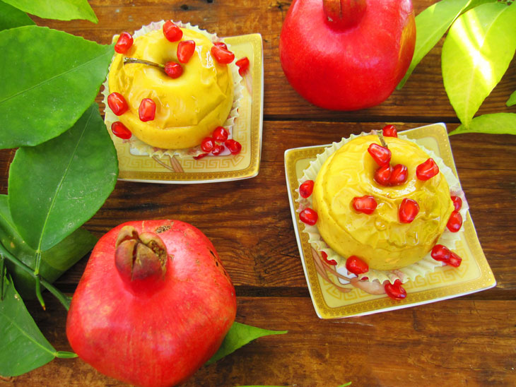 Baked apples with cottage cheese and pomegranate - an extremely elegant and tasty dessert