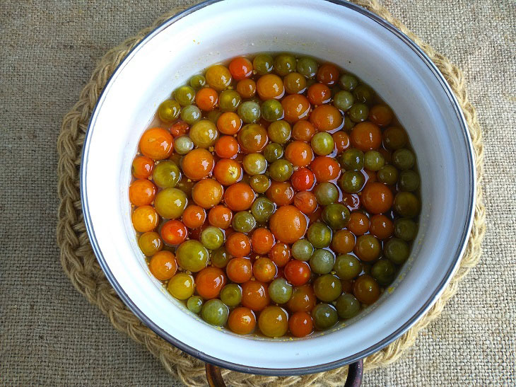 Unusual green cherry jam