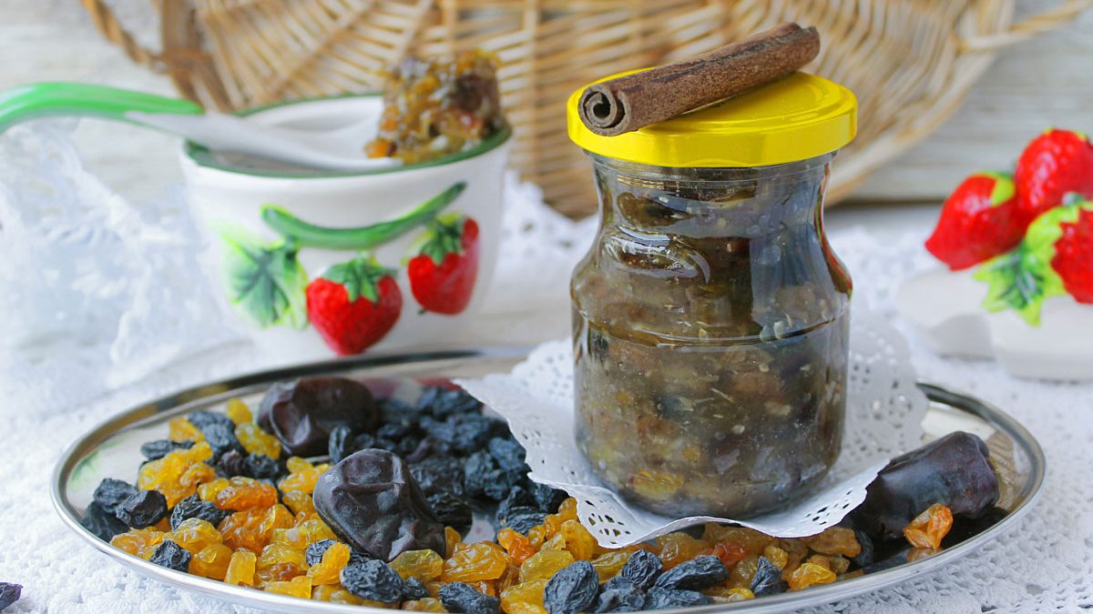 Zucchini jam with dates and raisins – an unusual original recipe