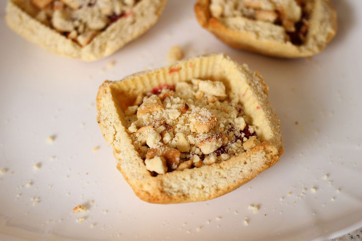 Baskets with raspberries, blackberries and protein cream - a step by step recipe with a photo