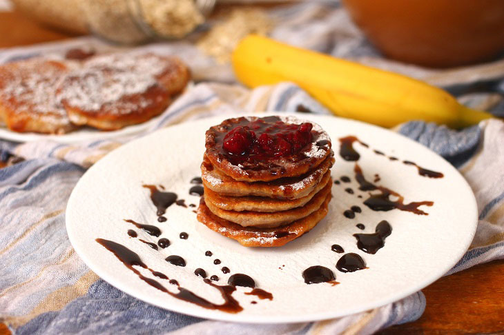 Banana pancakes with raspberries and oatmeal - a delicious and healthy dessert