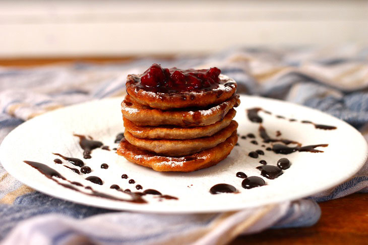 Banana pancakes with raspberries and oatmeal - a delicious and healthy dessert