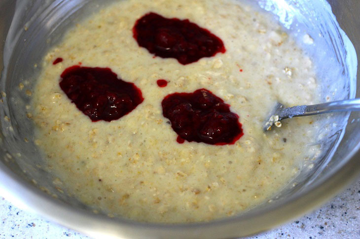 Banana pancakes with raspberries and oatmeal - a delicious and healthy dessert