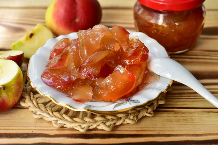 Apple jam with slices in a slow cooker