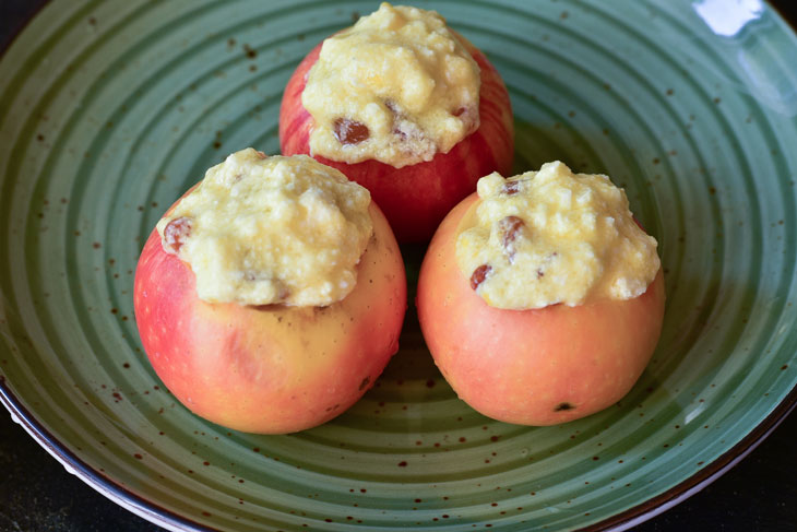 Baked apples with cottage cheese in the oven - this dessert will amaze everyone at home