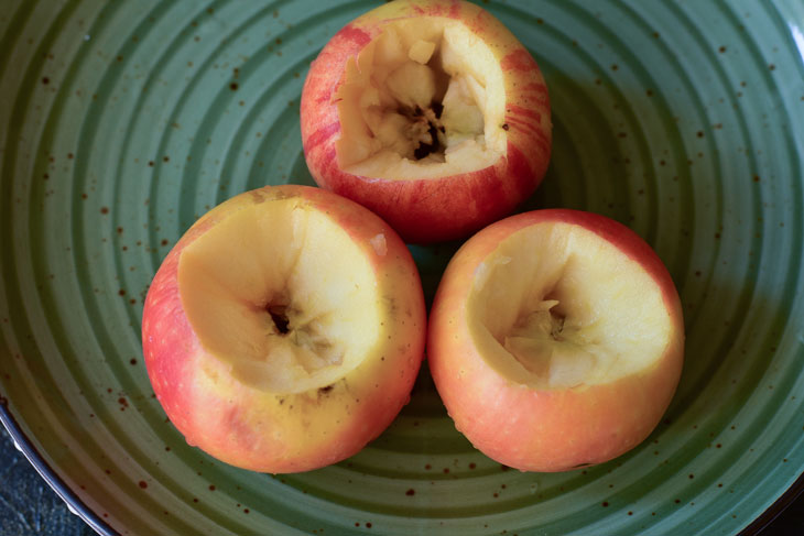 Baked apples with cottage cheese in the oven - this dessert will amaze everyone at home