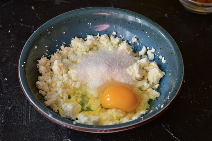 Baked apples with cottage cheese in the oven - this dessert will amaze everyone at home