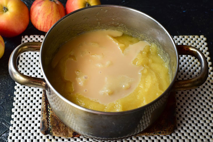 Jam from apples with condensed milk - unusual and incredibly tasty