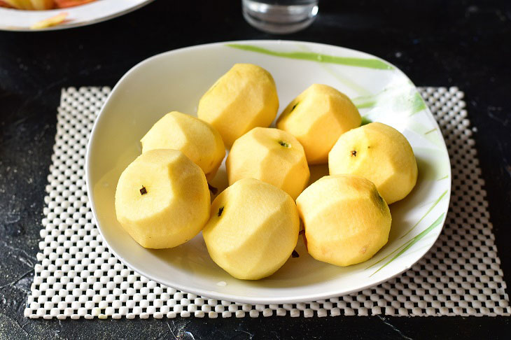 Jam from apples with condensed milk - unusual and incredibly tasty