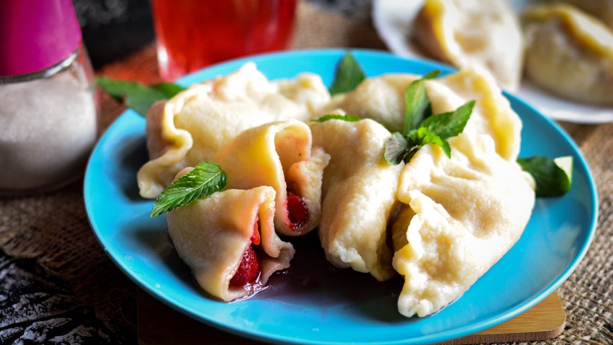 Homemade dumplings with strawberries – healthy and tasty