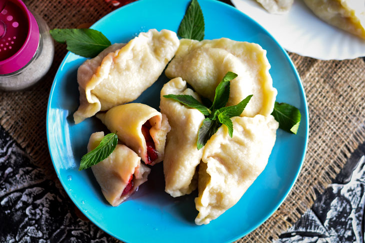 Homemade dumplings with strawberries - healthy and tasty