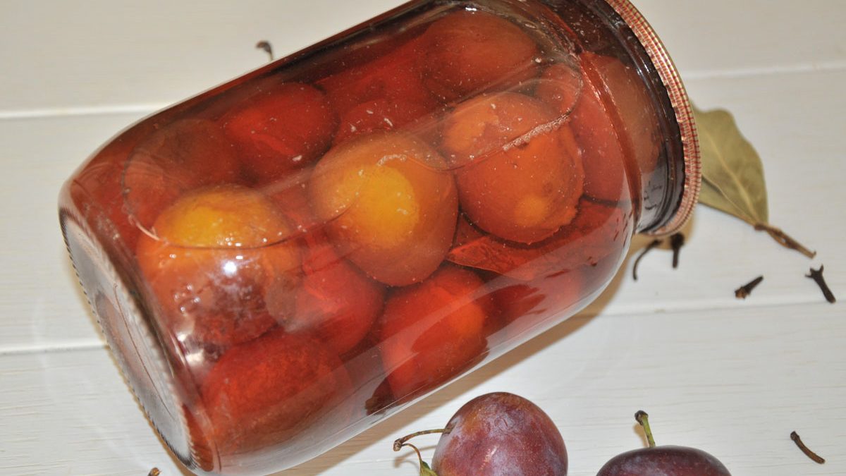 Pickled plums for the winter – a step by step recipe with a photo