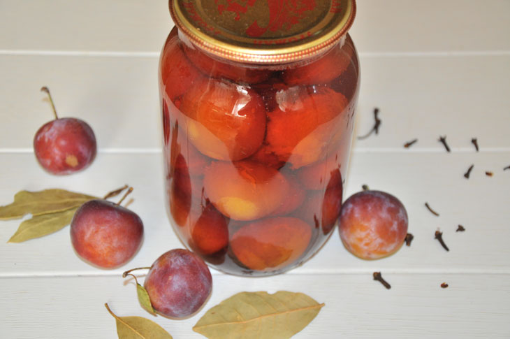 Pickled plums for the winter - a step by step recipe with a photo