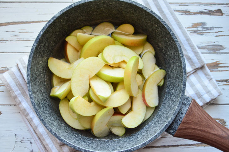 Apple slices in syrup for the winter - an excellent and versatile preparation