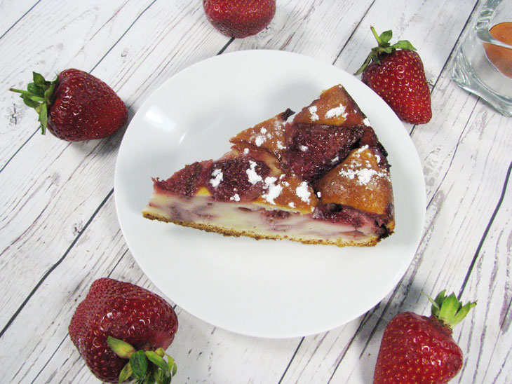 Fragrant and juicy strawberry pie: a step by step recipe with a photo