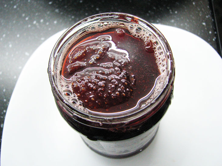 Fragrant and tasty strawberry jam: a step by step recipe with a photo