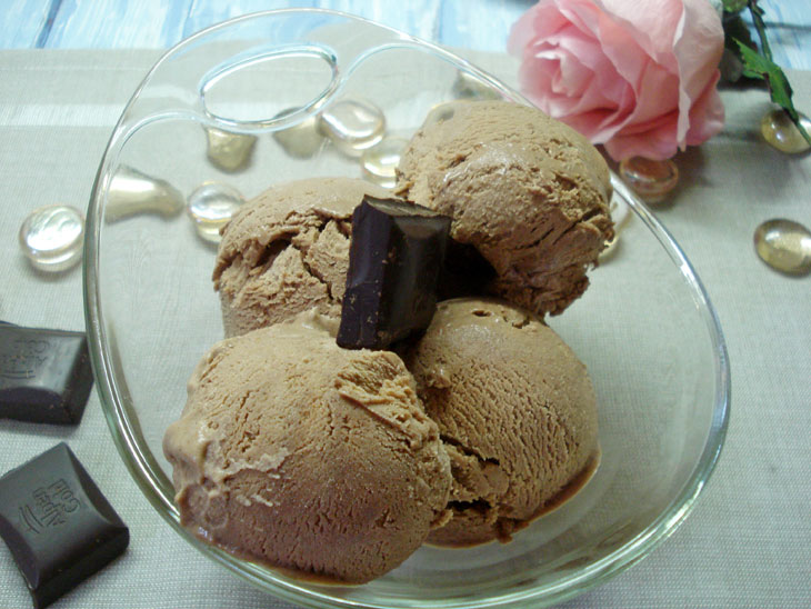 Chocolate ice cream at home