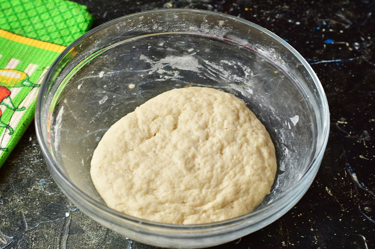 Yeast pies with cottage cheese - a delicious and simple recipe