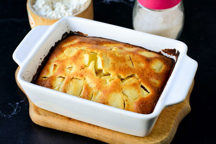 Burgundy apple casserole - airy and fragrant