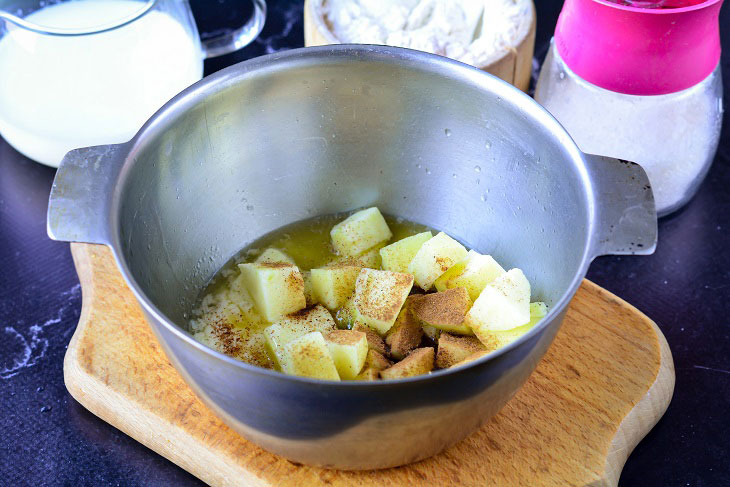 Burgundy apple casserole - airy and fragrant