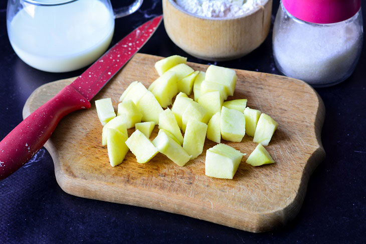 Burgundy apple casserole - airy and fragrant