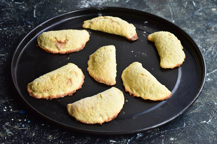 Romanian Walnut Cookies are a great treat for the whole family