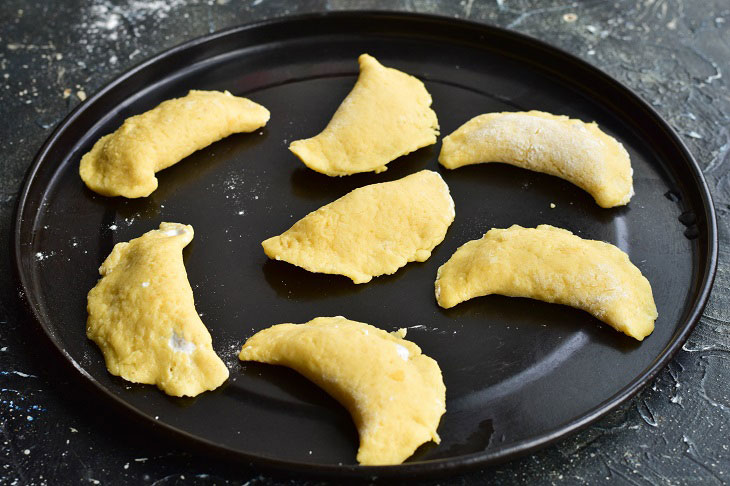 Romanian Walnut Cookies are a great treat for the whole family