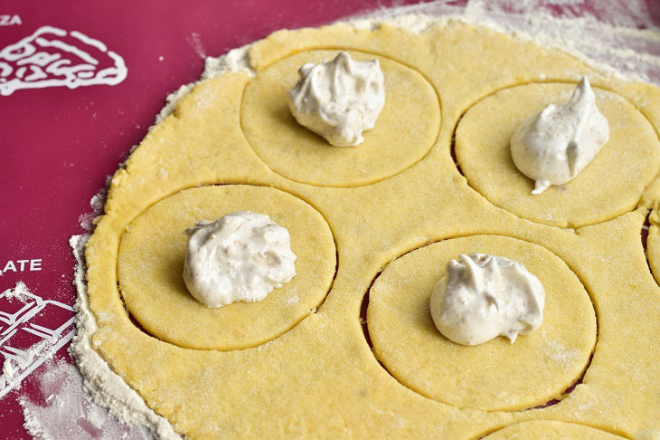 Romanian Walnut Cookies are a great treat for the whole family