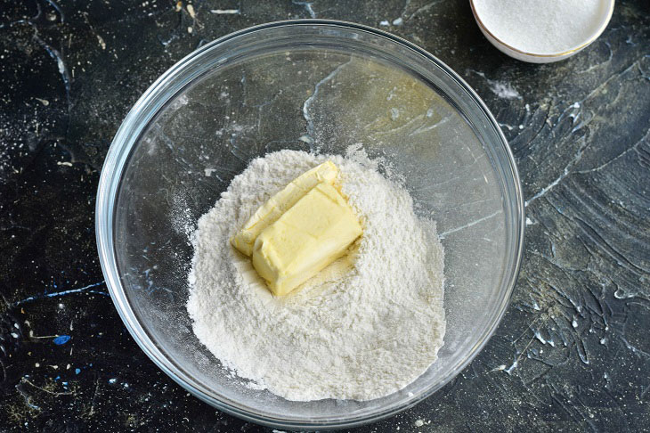 Romanian Walnut Cookies are a great treat for the whole family