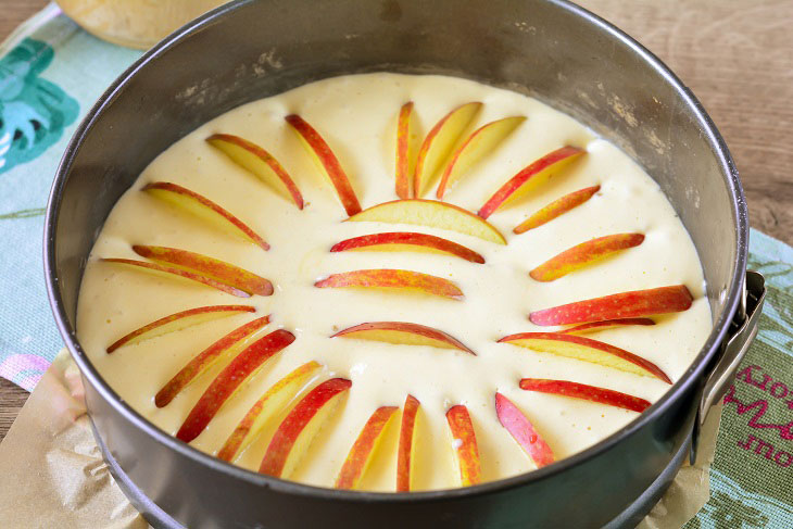 Lush charlotte with apples - cooks quickly and turns out very tasty