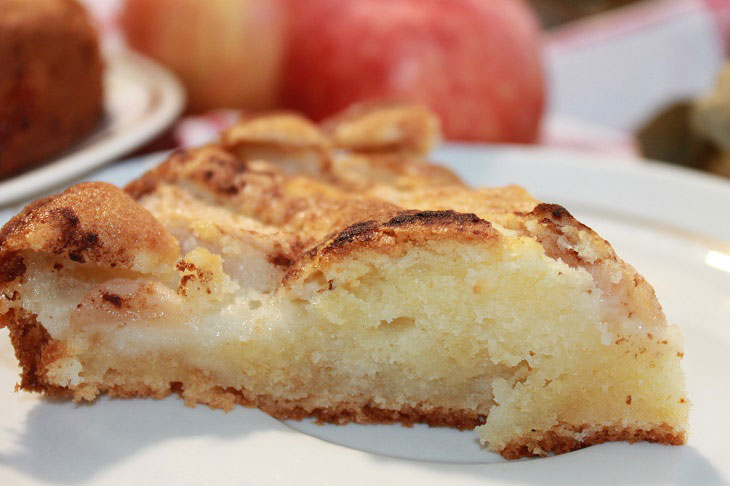 Cornish apple pie - juicy and fluffy
