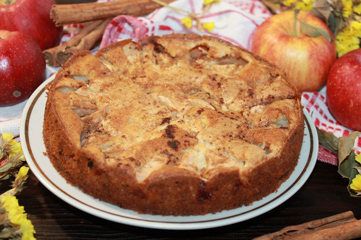 Cornish apple pie - juicy and fluffy