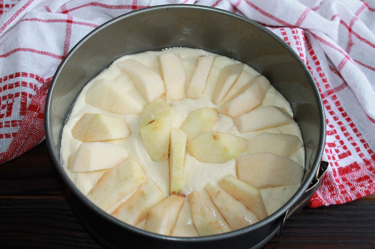 Cornish apple pie - juicy and fluffy