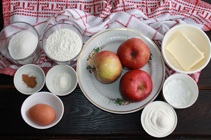 Cornish apple pie - juicy and fluffy