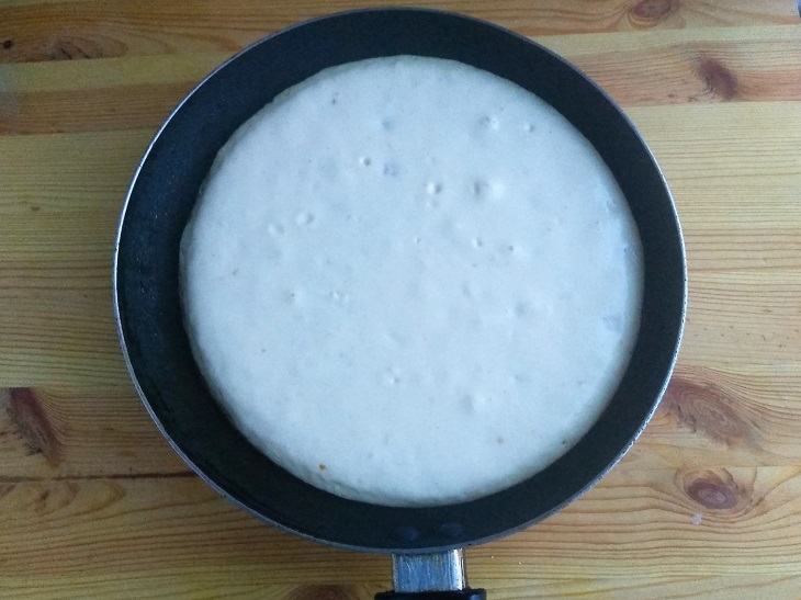 Cottage cheese pie in a pan - a delicious quick recipe