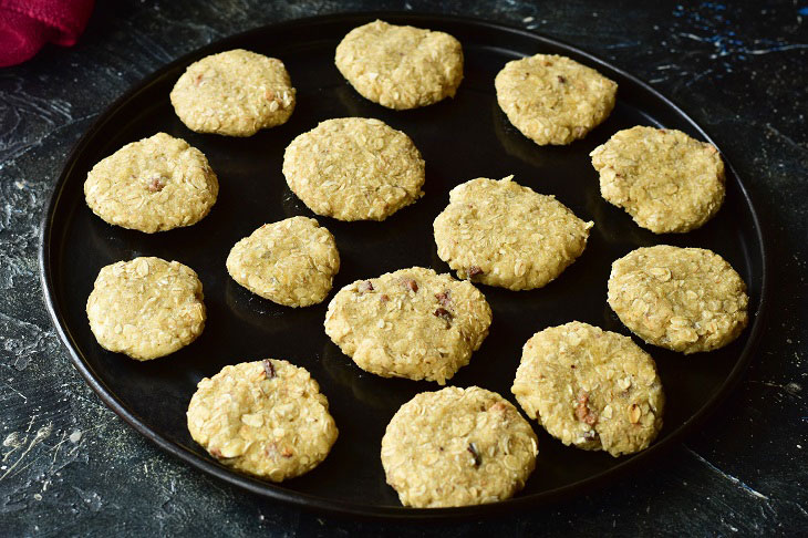 Oatmeal Cookies with Nuts - an easy recipe from affordable products