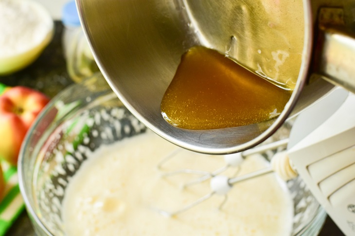 Honey gingerbread with apples - soft and tasty pastries