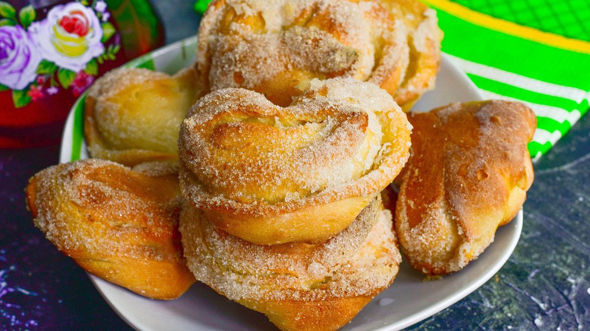 Buns with sugar – delicious pastries without much effort