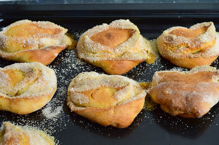 Buns with sugar - delicious pastries without much effort