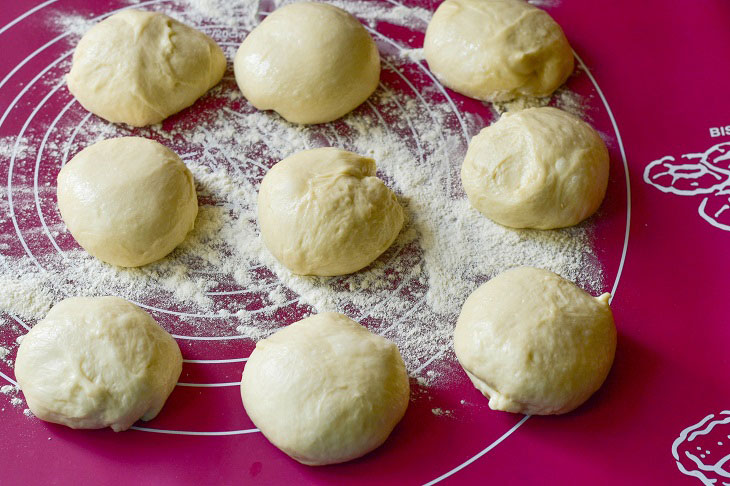 Buns with sugar - delicious pastries without much effort