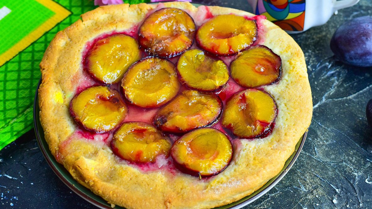 Shortcake with plums – a simple recipe for delicious pastries