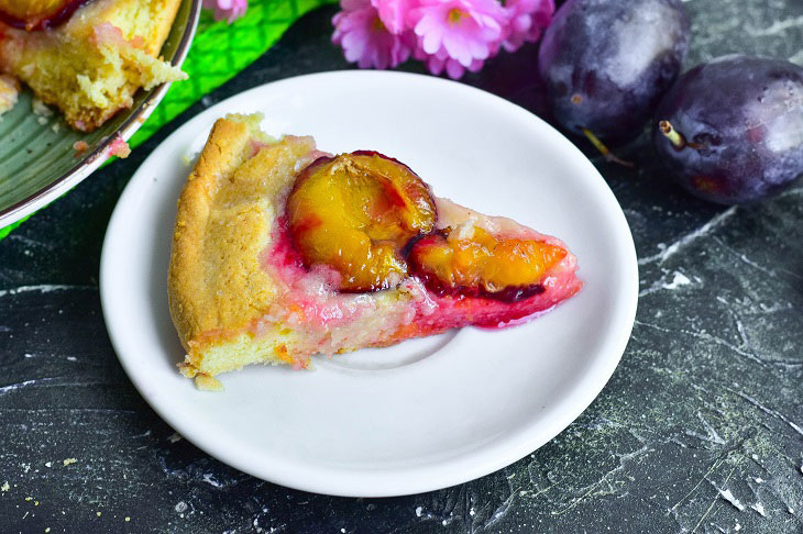 Shortcake with plums - a simple recipe for delicious pastries