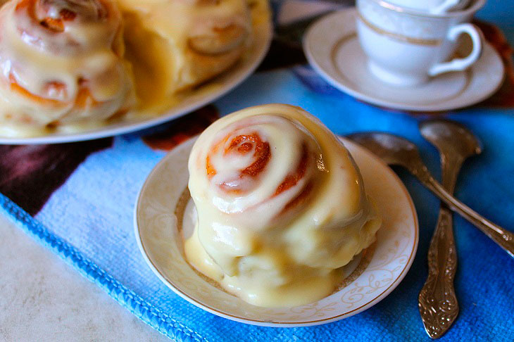 Buns with delicate custard - incomparable pastries