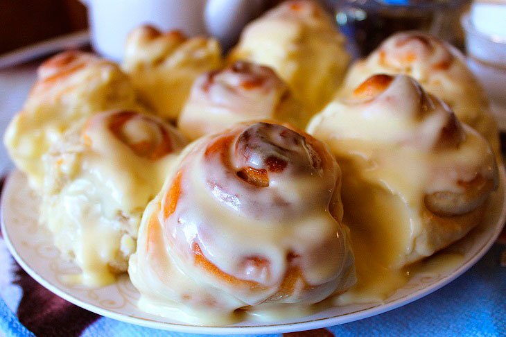 Buns with delicate custard - incomparable pastries